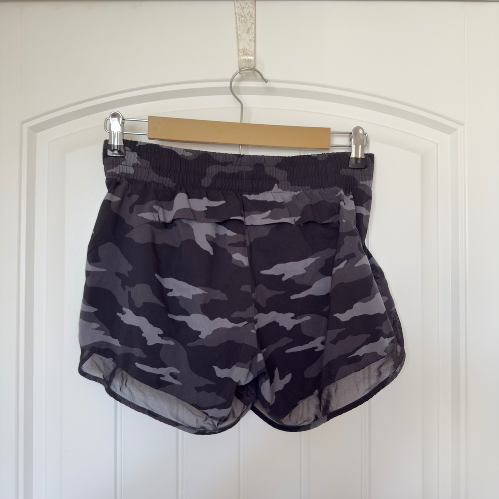 Athleta XS Women Camo Print Mesh Racer‎ Run Shorts 4" Black Gray - Picture 3 of 7